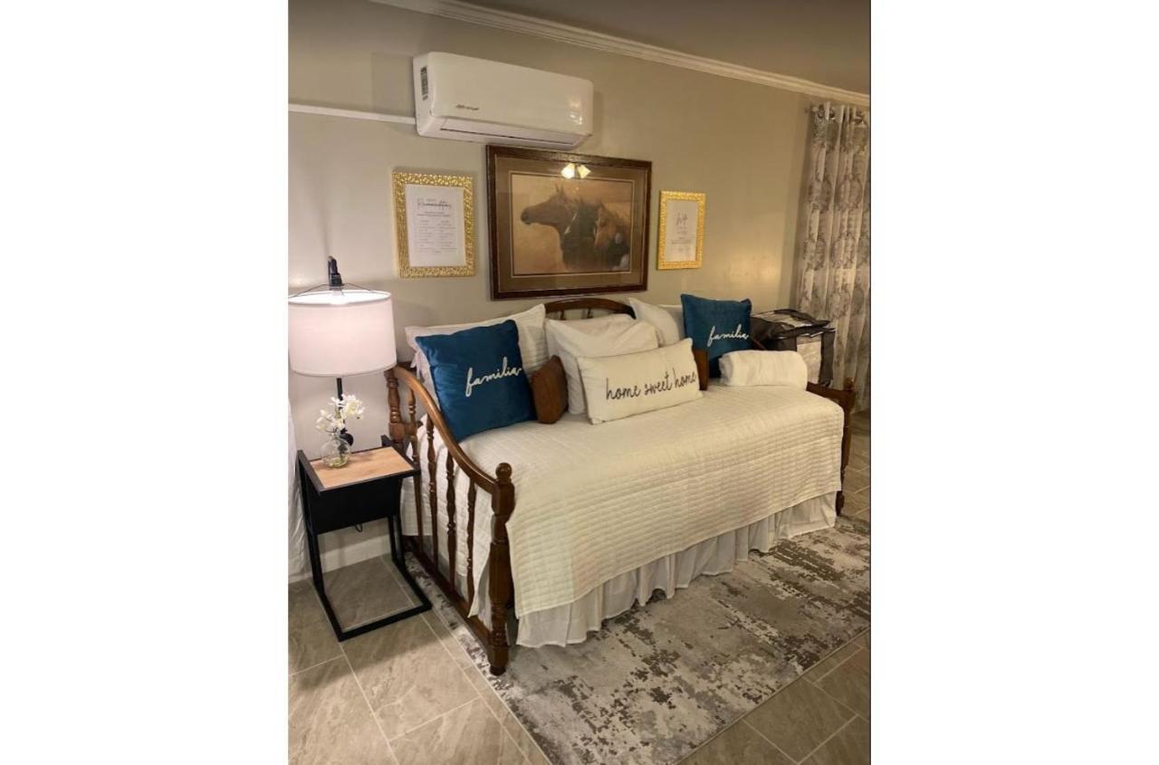 Stunning Cozy Downtown Guesthouse San Antonio Exteriör bild